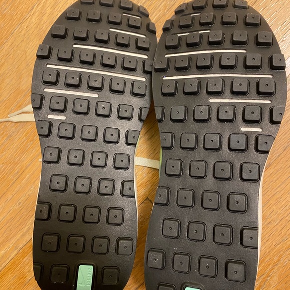 Nike Waffle One Women’s Classic Sneaker - Picture 4 of 5